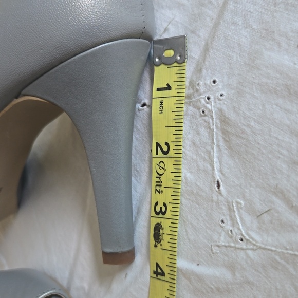 Size 10M silver d'orsay pumps, leather - Picture 6 of 6
